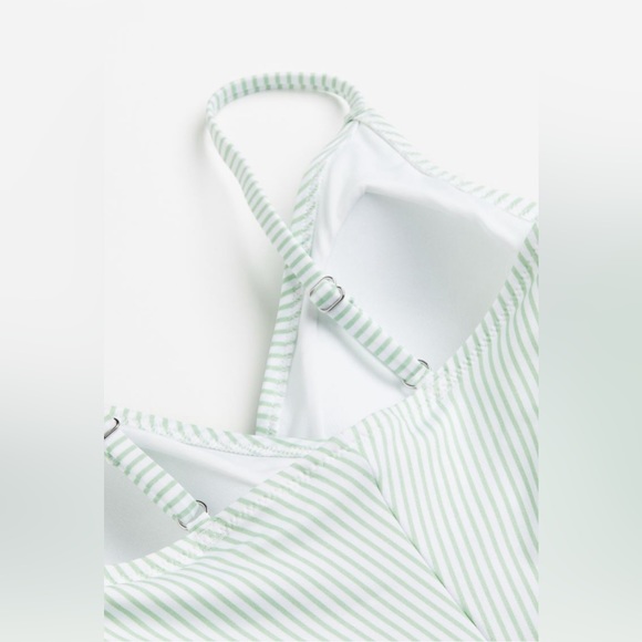 BNWT H&M Flounced Shaping Swimsuit - M - Picture 4 of 7